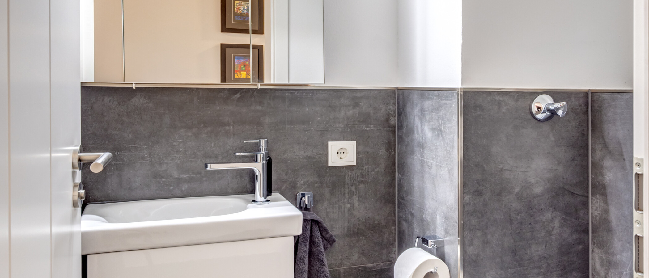 apartment Zorneding 01 guest toilet 14897