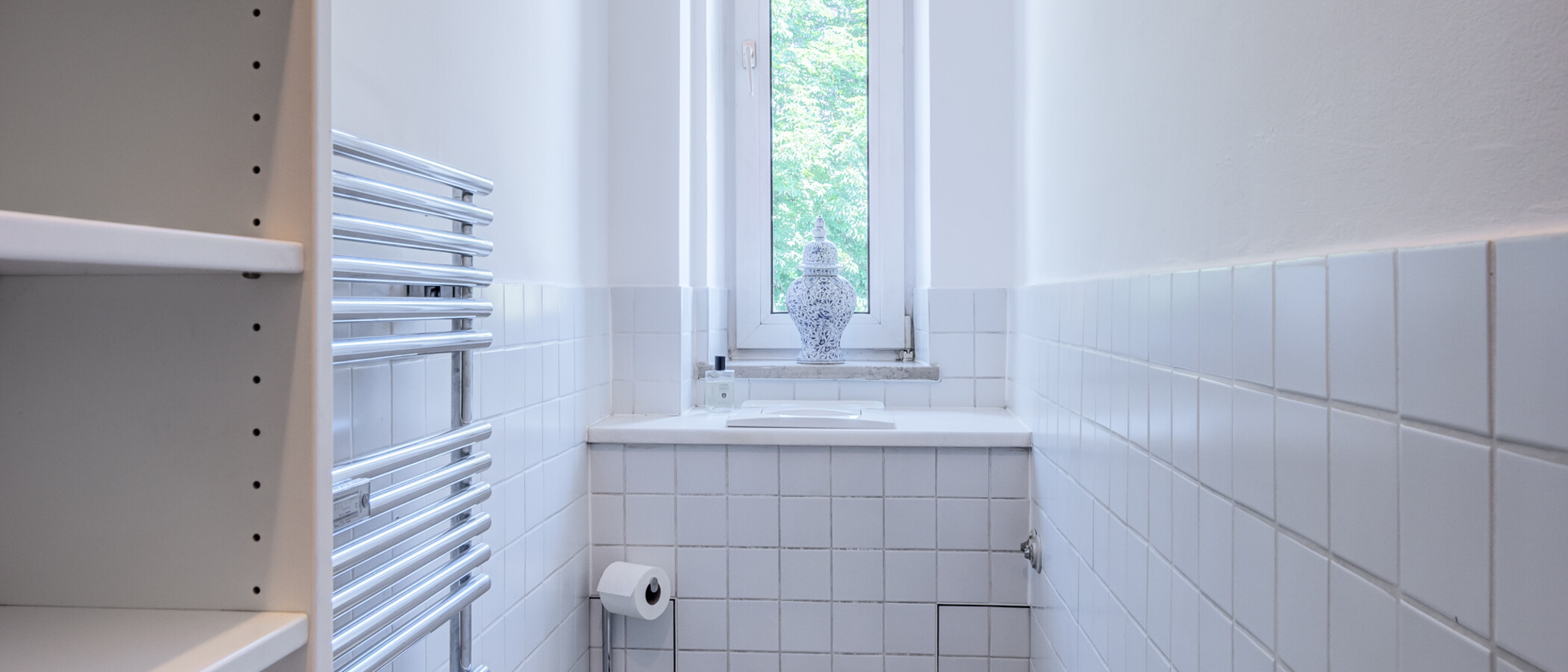 apartment München Nymphenburg 01 guest toilet 14899