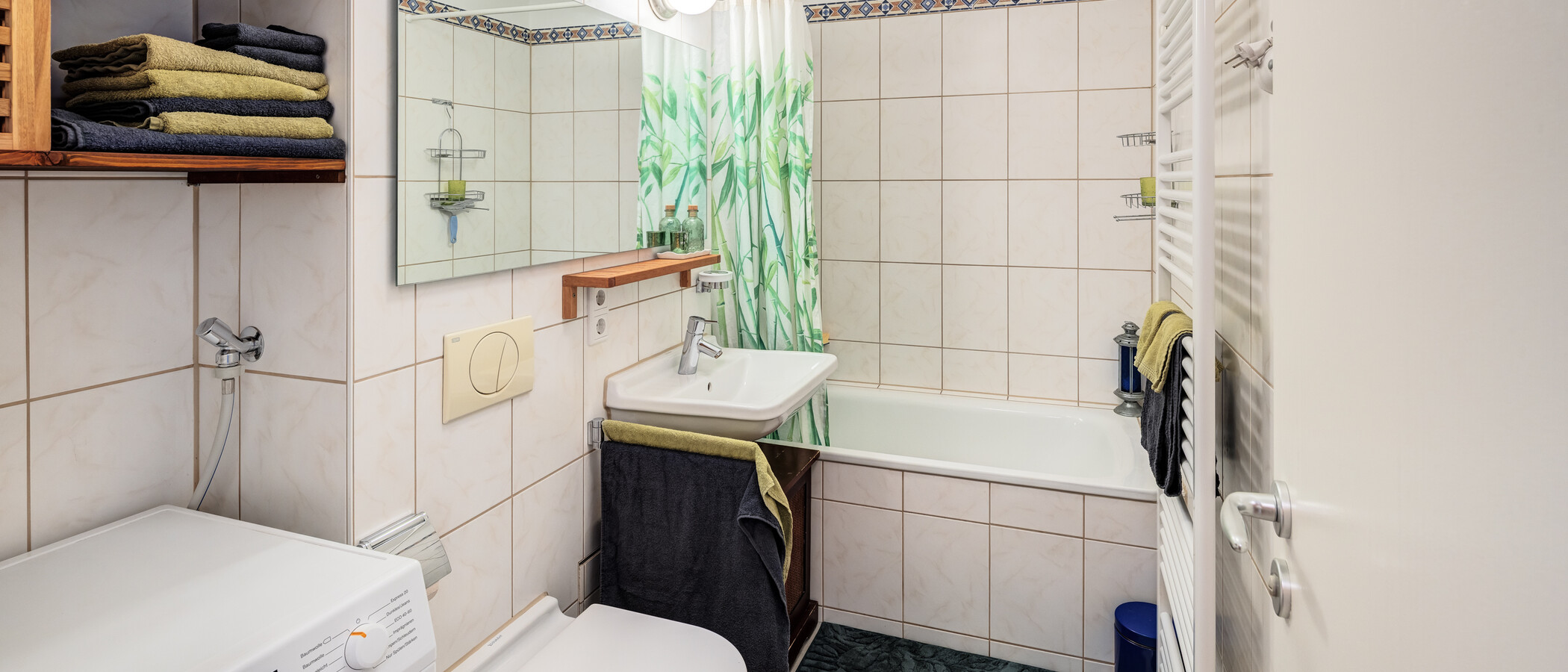 apartment München Schwabing-West 01 bathroom 14901