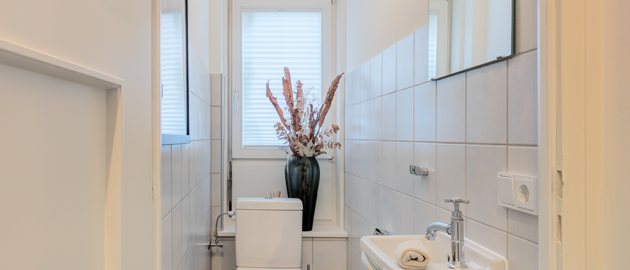 apartment München Glockenbachviertel 01 separate toilet 14921