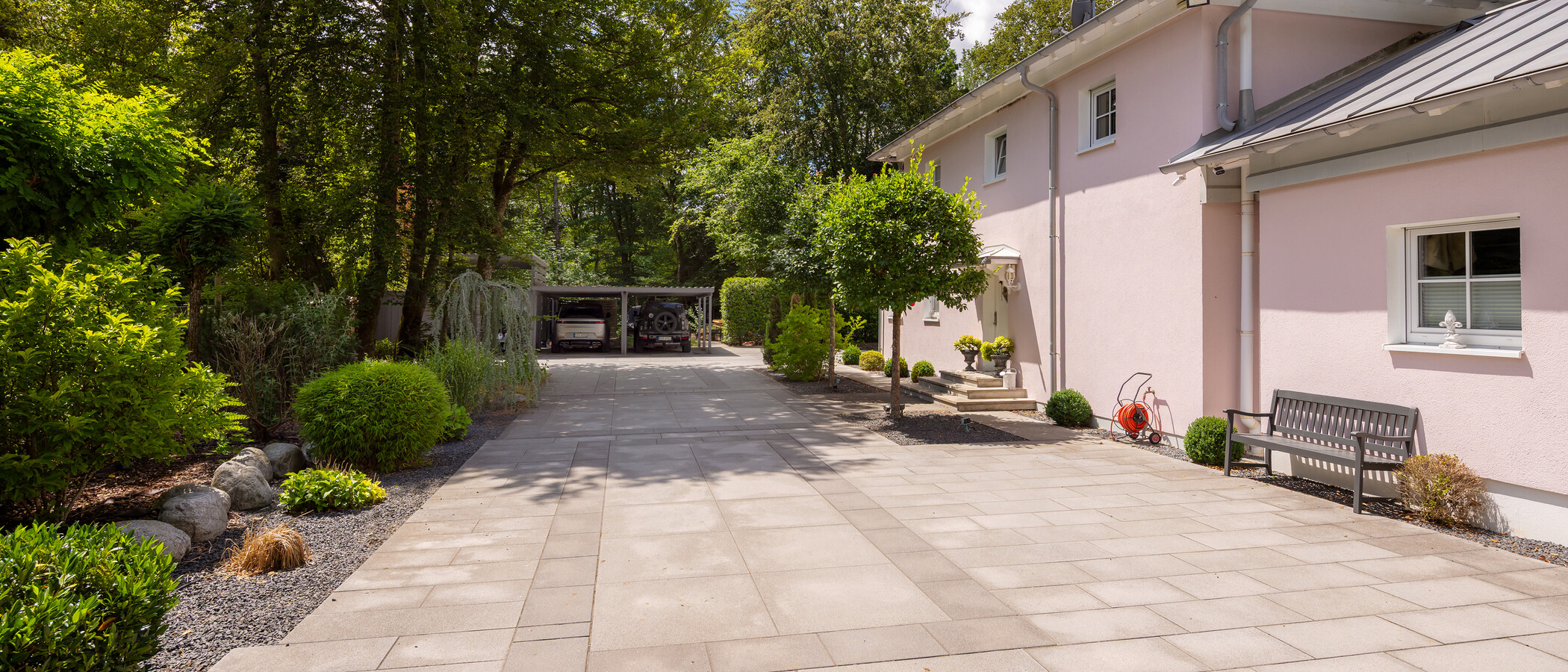 villa Oberhaching 03 Courtyard entrance 14925