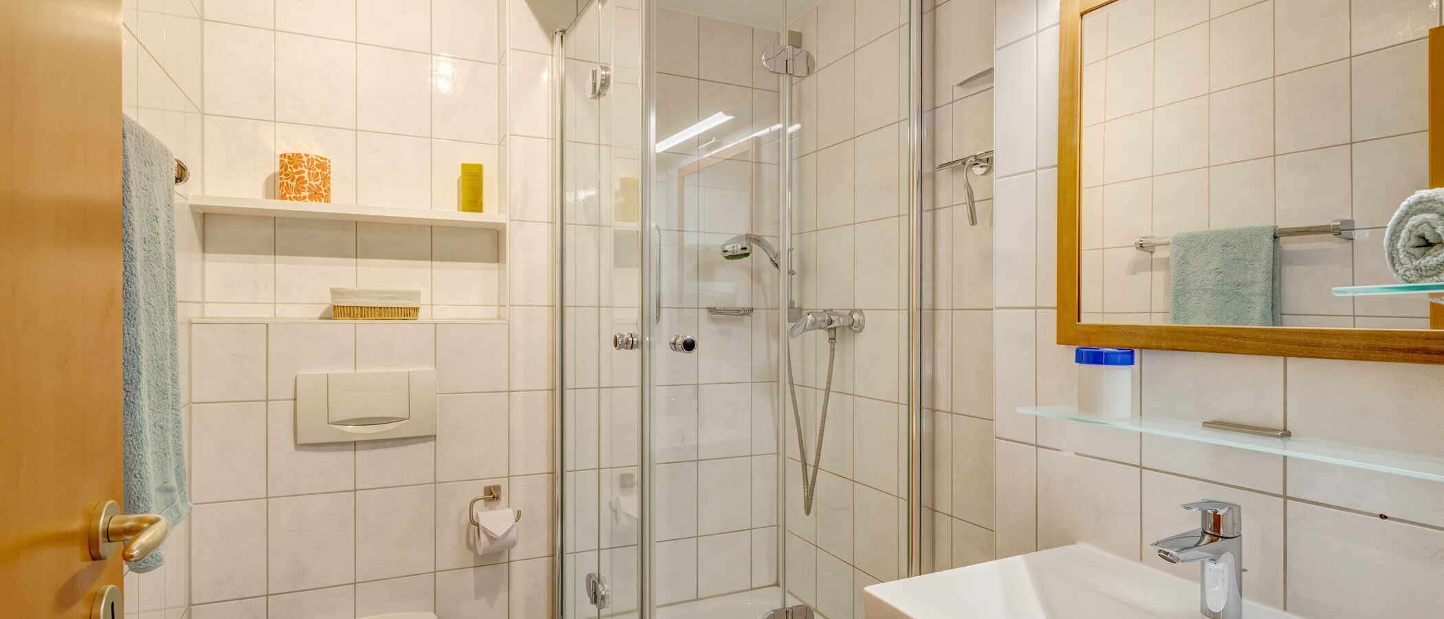 attic apartment München Obermenzing 01 bathroom 14927