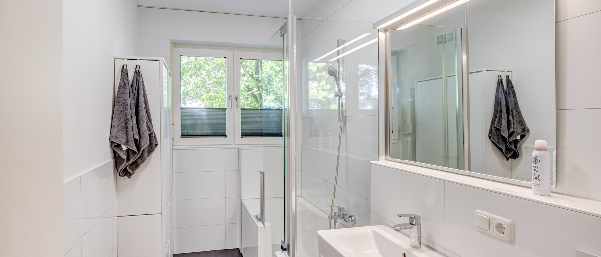 apartment with garden 	 München Herzogpark 01 bathroom 14929
