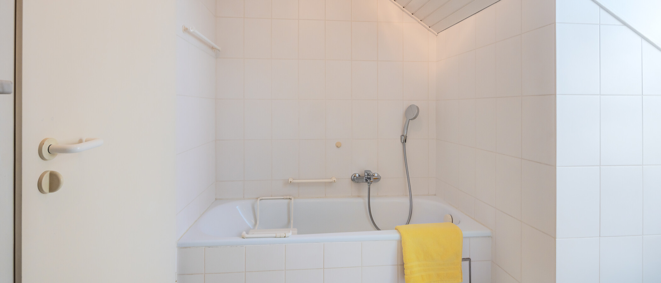 attic apartment Germering 01 bathroom 14946