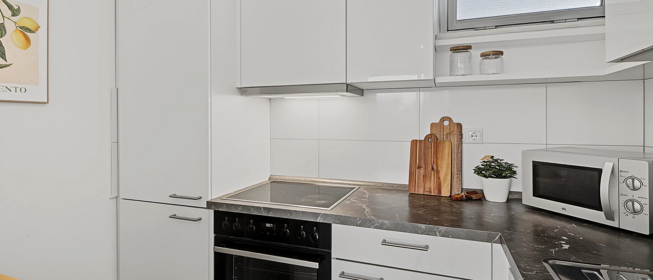 apartment München Arabellapark 01 kitchen 14958