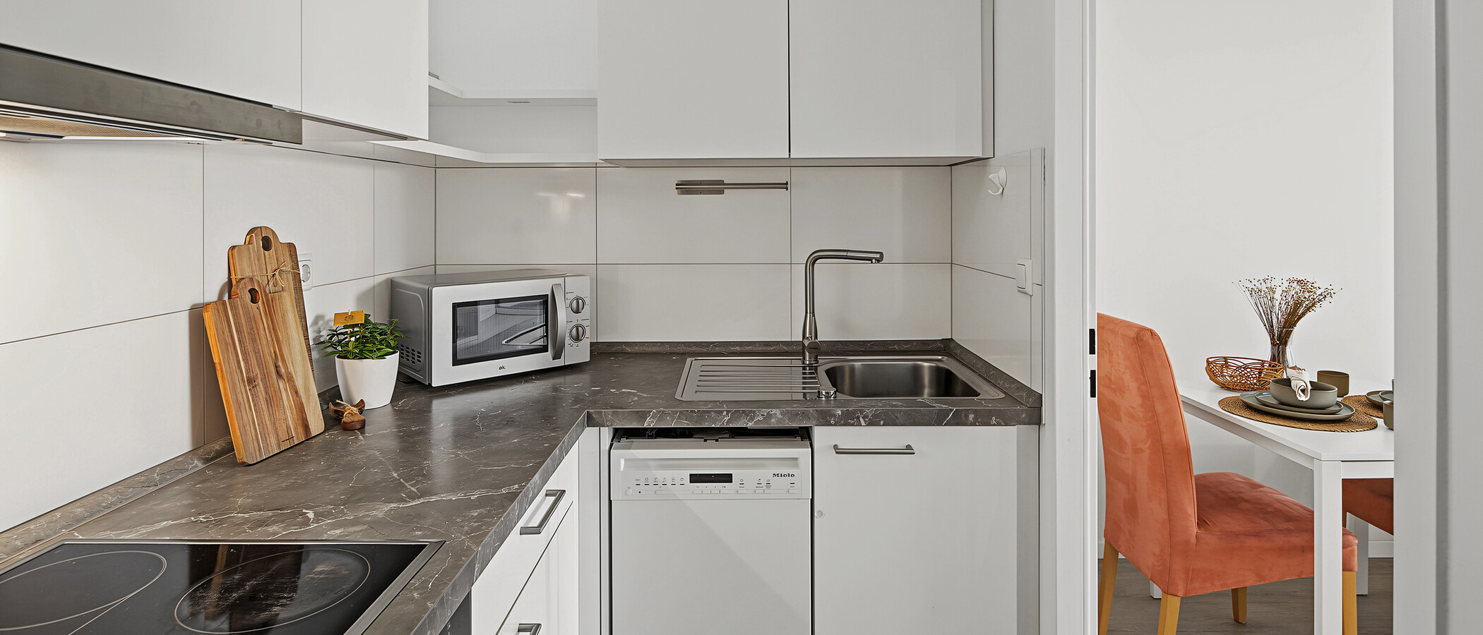 apartment München Arabellapark 02 kitchen 14958