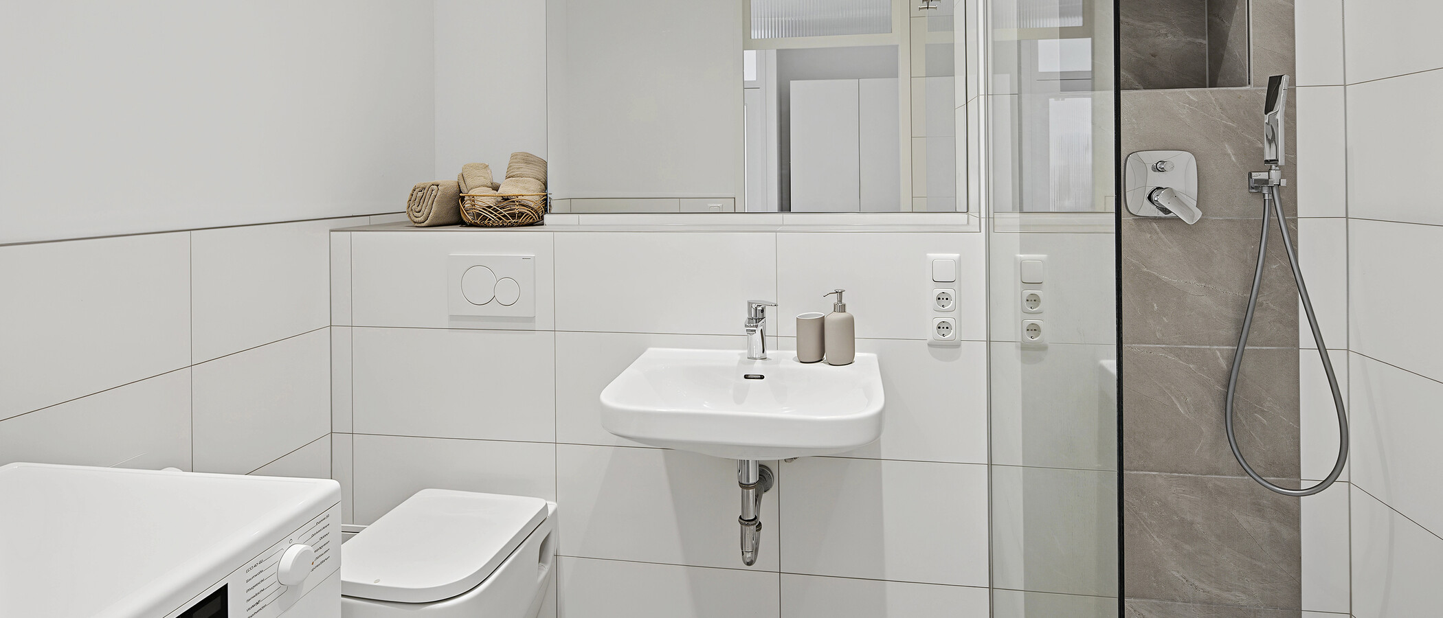 apartment München Arabellapark 01 bathroom 14958