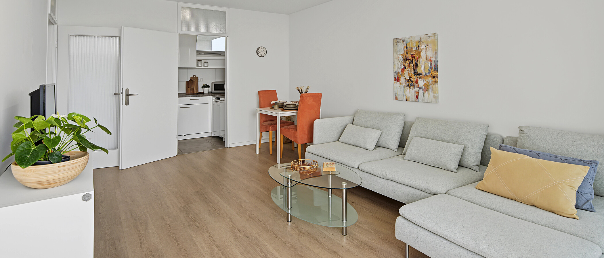 apartment München Arabellapark 03 living area 14958