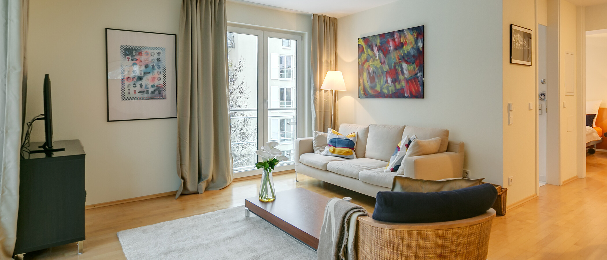 apartment München Glockenbachviertel 02 living room 1496