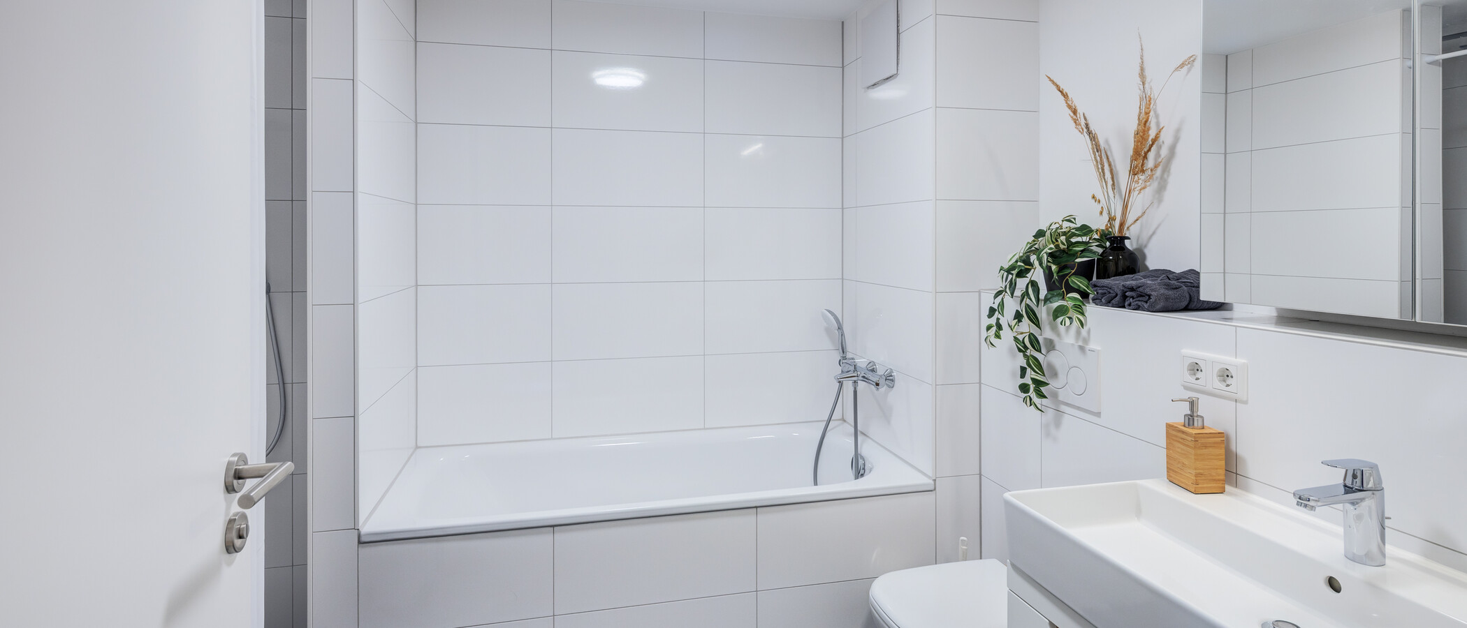 apartment München Neuaubing 04 bathroom 14970
