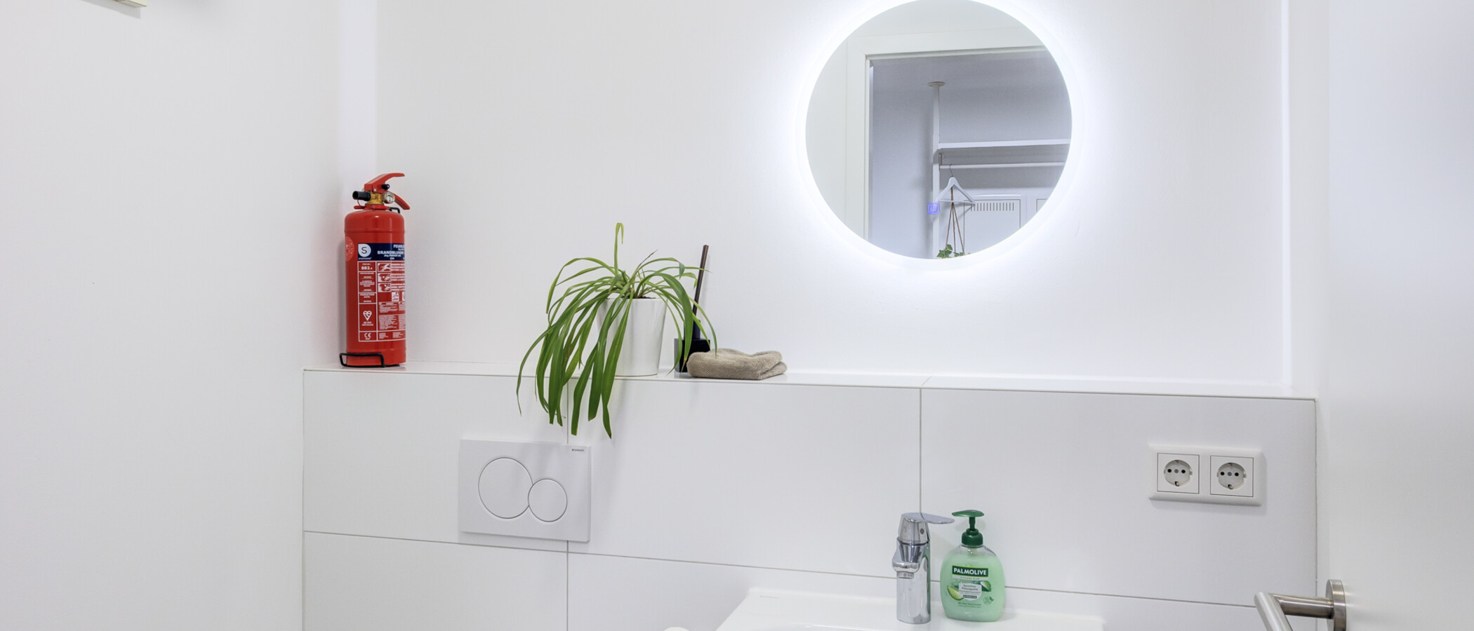 apartment München Neuaubing 01 guest toilet 14970