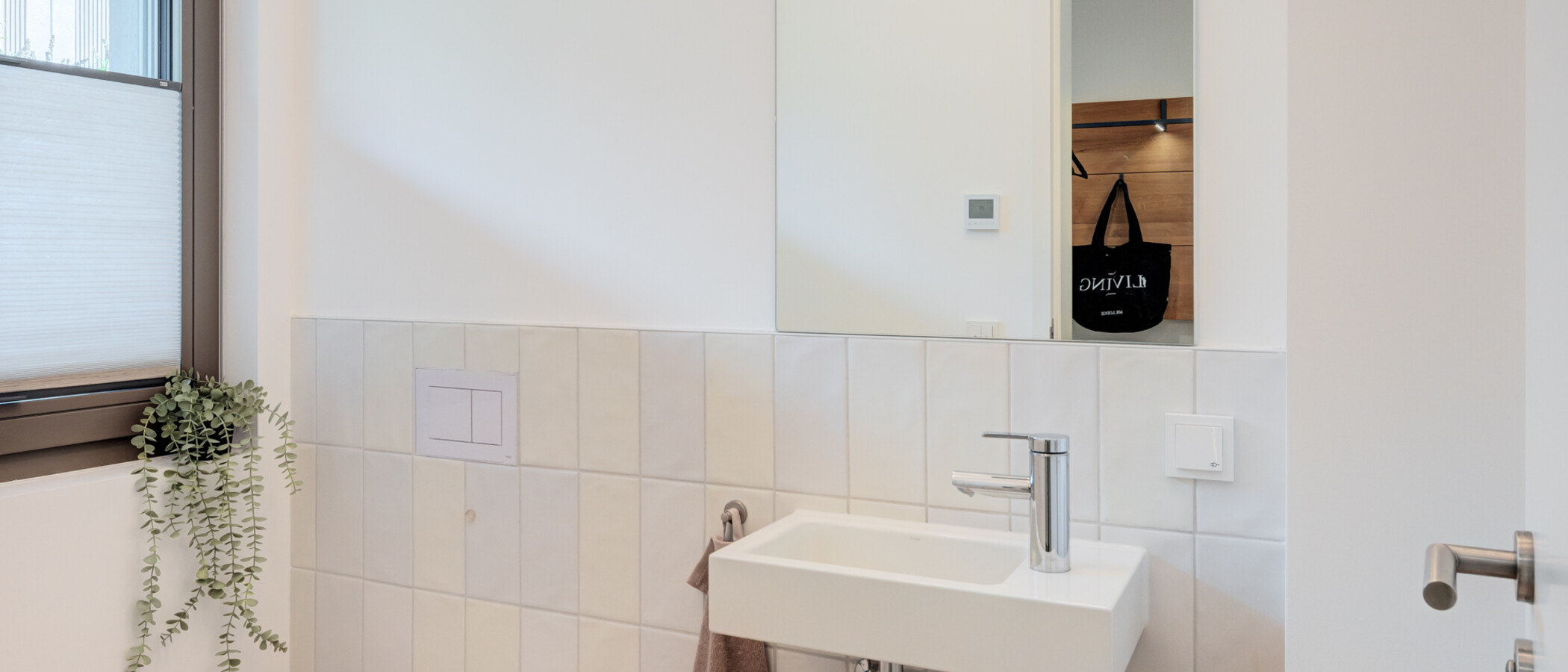 semi-detached house Herrsching am Ammersee 01 guest toilet 14978