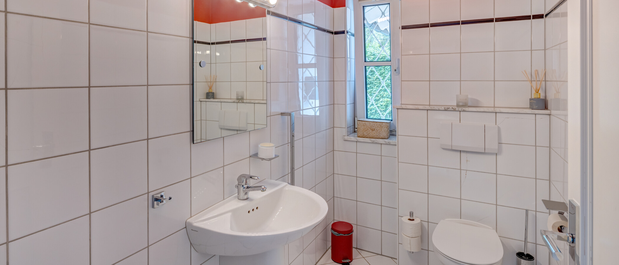 detached house Feldafing 01 guest toilet 14981