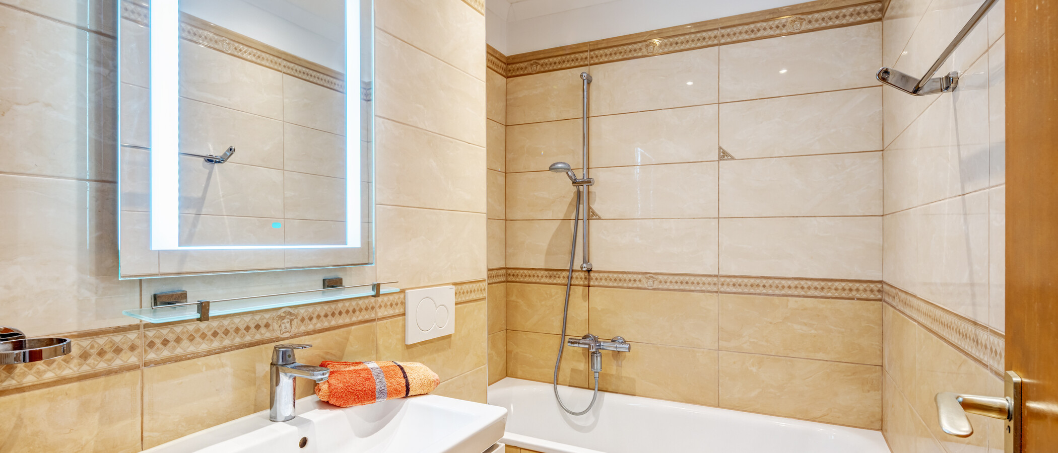 apartment München Neuhausen 01 bathroom 14983