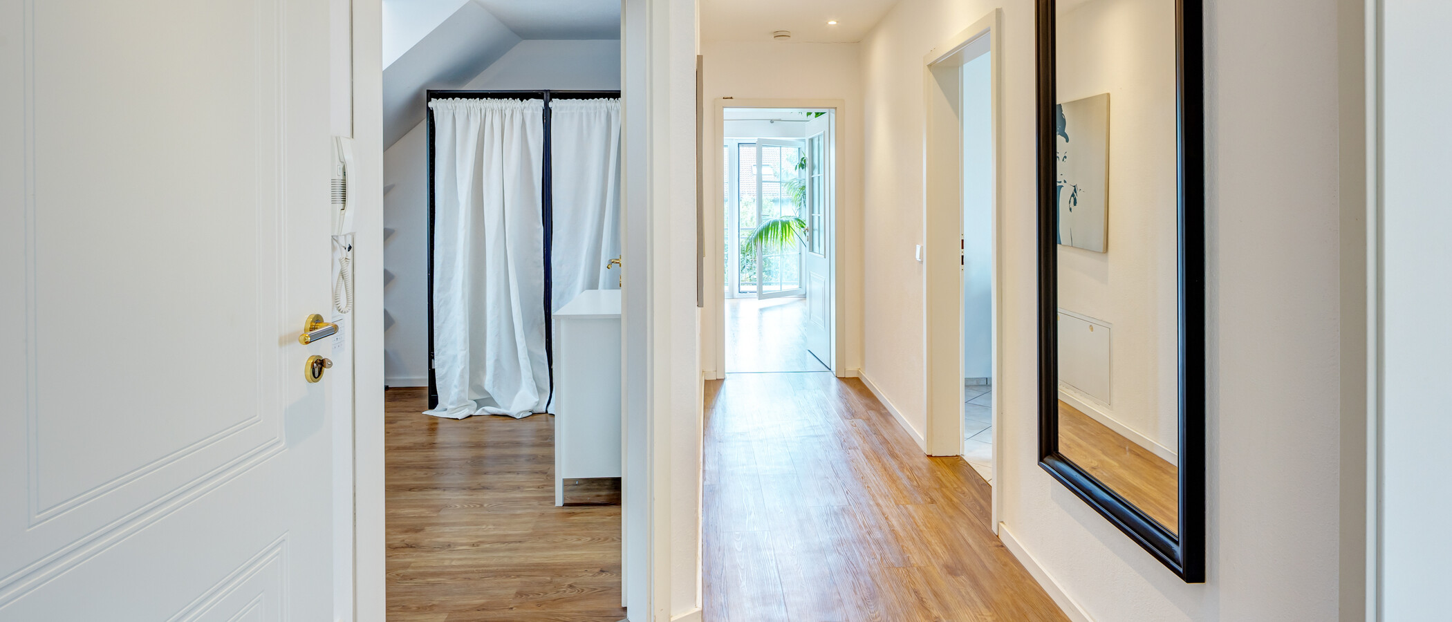 attic apartment München Untermenzing 01 hall 14986
