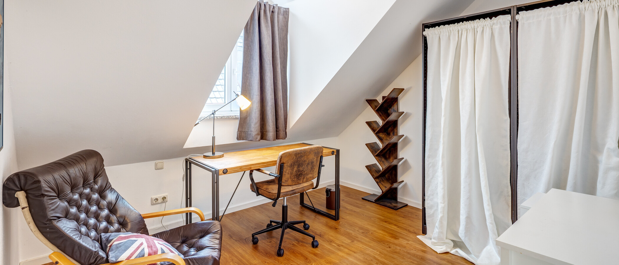 attic apartment München Untermenzing 01 office 14986