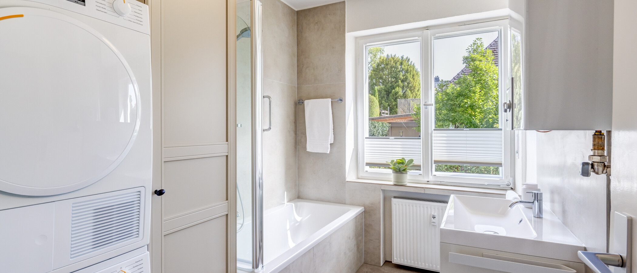 apartment München Harlaching 01 bathroom 14990