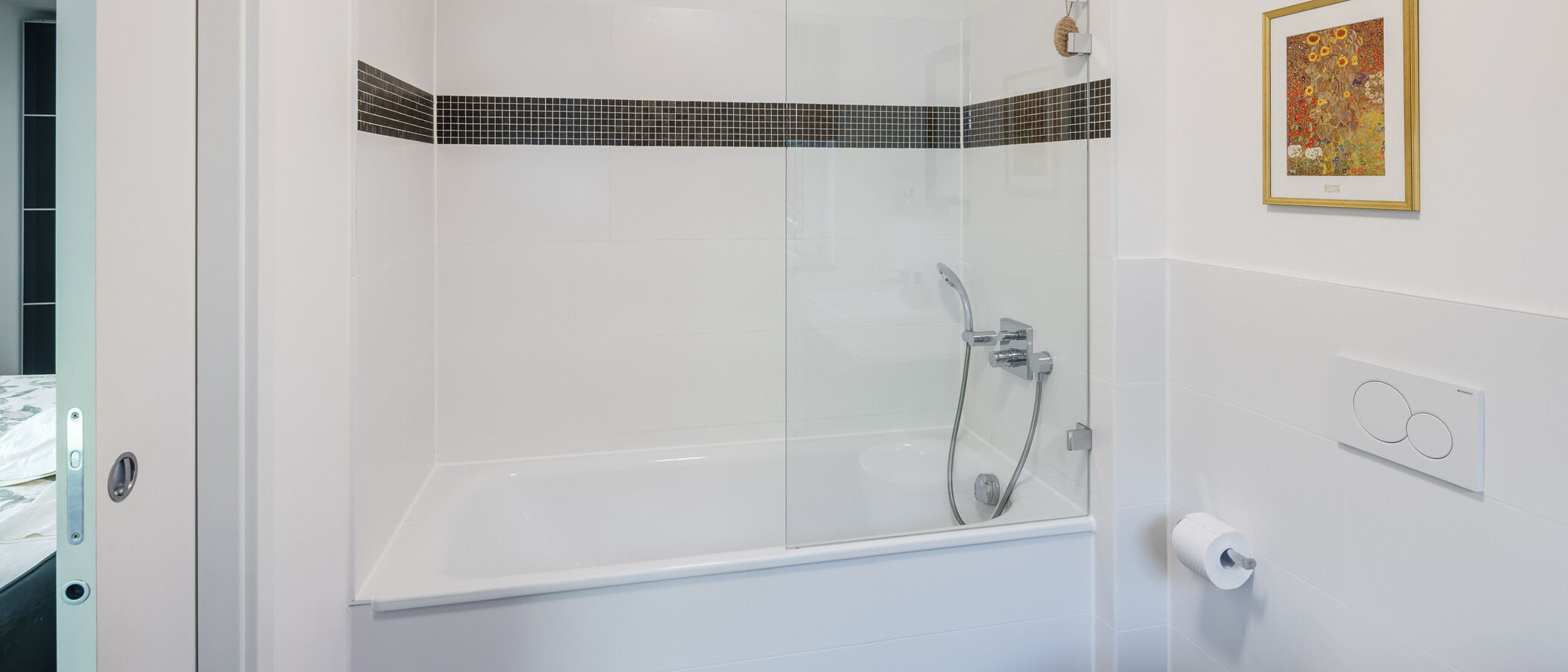 apartment with garden 	 München Trudering 03 1. bathroom 15002