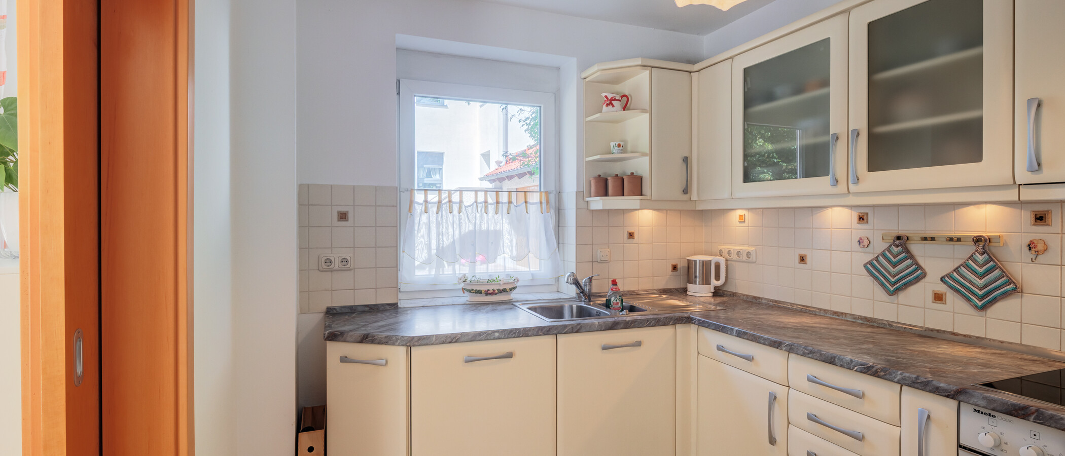 apartment with garden 	 München Feldmoching 01 kitchen 15007