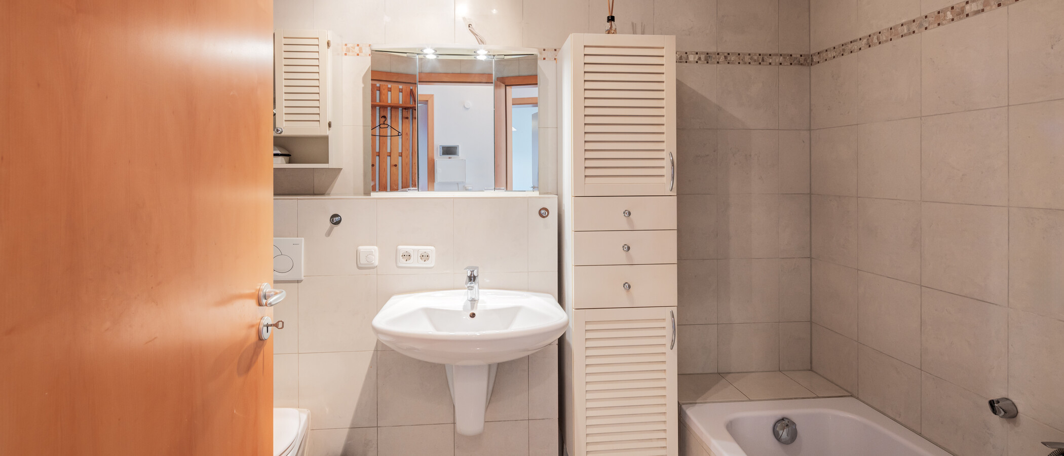 apartment with garden 	 München Feldmoching 02 bathroom 15007