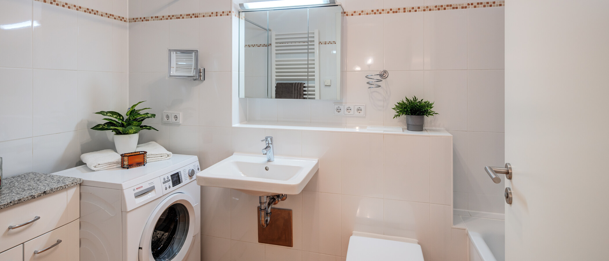 apartment München Neuhausen 01 bathroom 15009