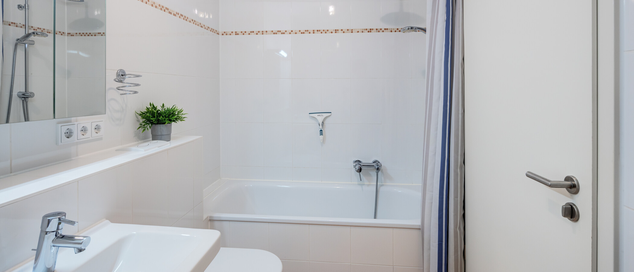 apartment München Neuhausen 02 bathroom 15009