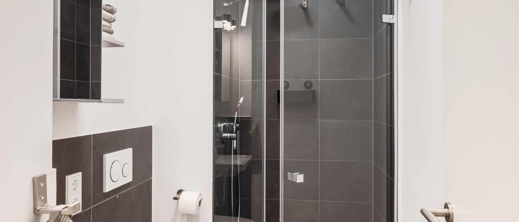 apartment München Neuhausen 01 2. bathroom 15011