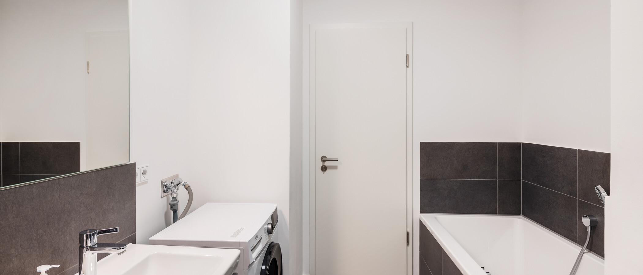 apartment München Neuhausen 03 1. bathroom 15011