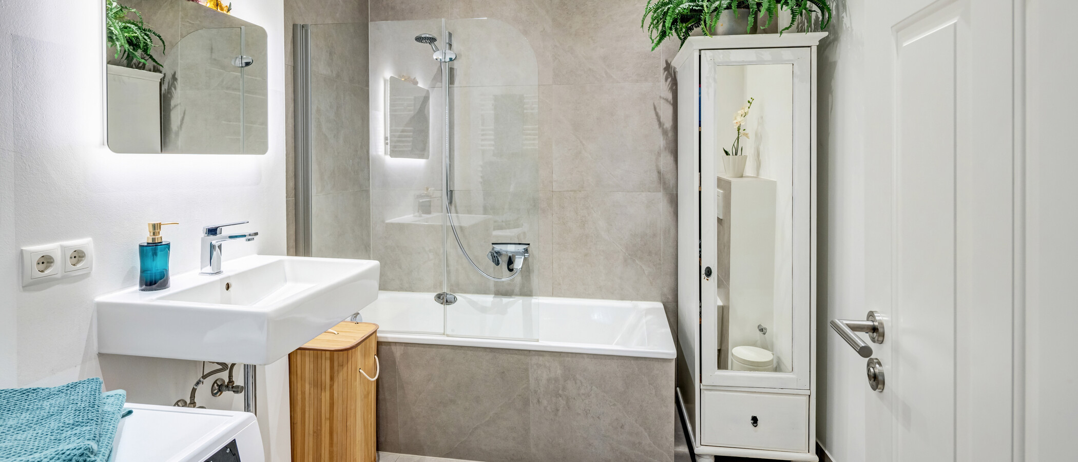 apartment München Glockenbachviertel 01 bathroom 15015