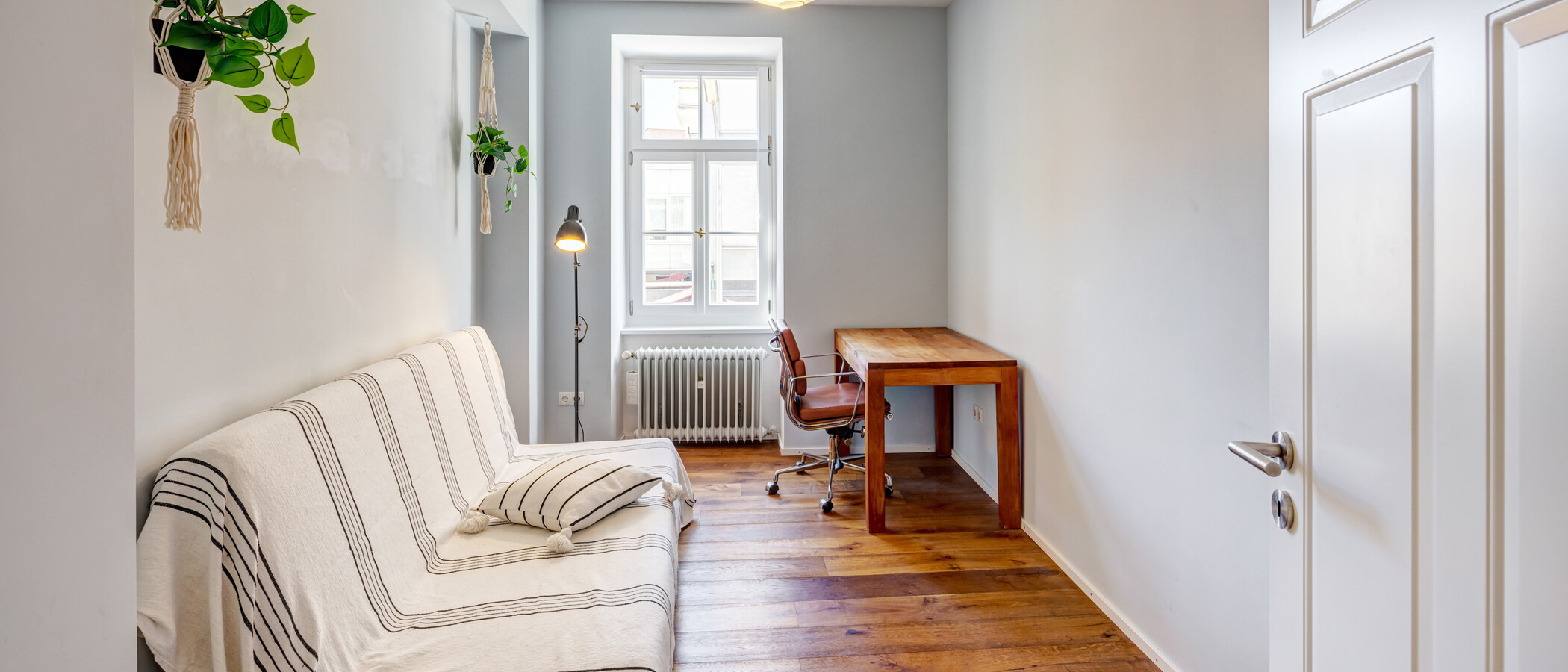 apartment München Glockenbachviertel 01 Workspace/Guestroom 15015