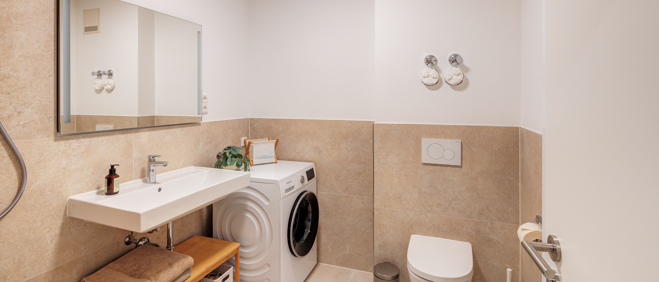apartment with garden 	 München Gärtnerplatzviertel 01 bathroom 15016
