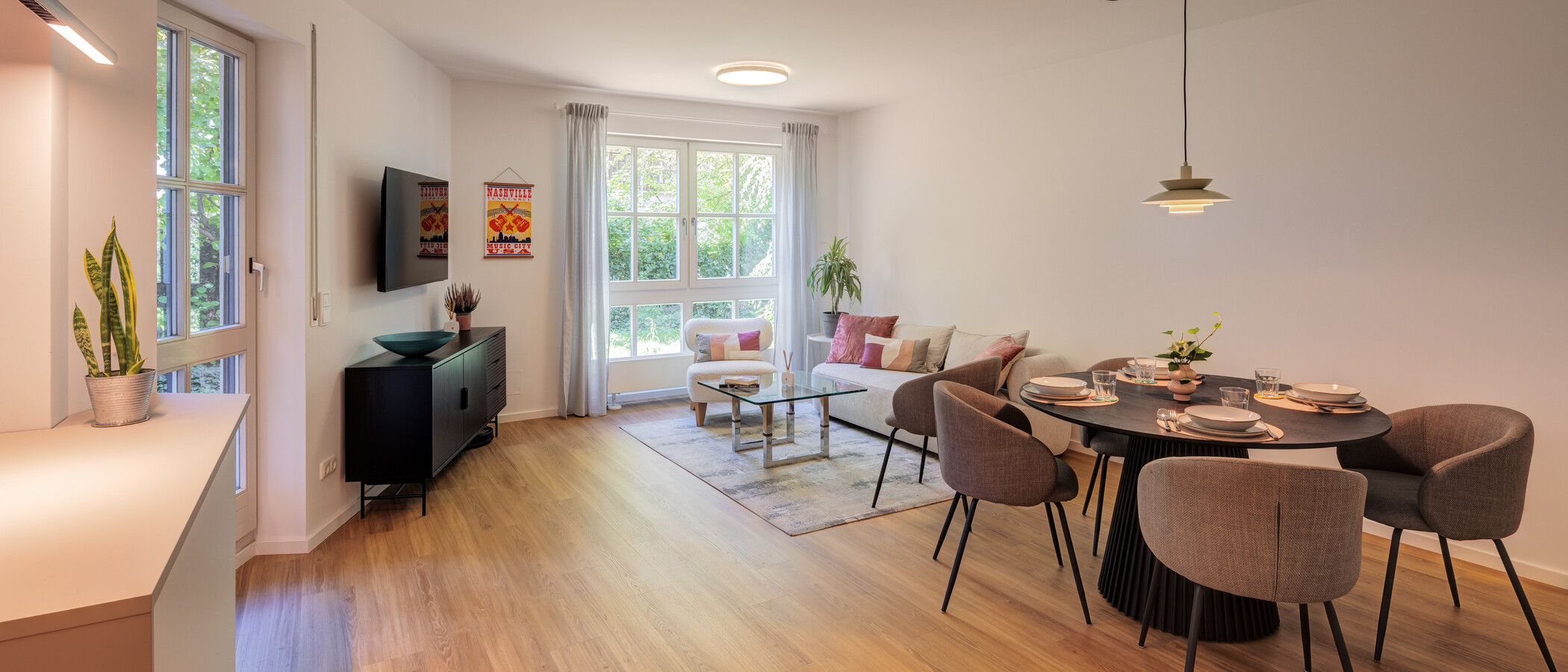 apartment with garden 	 München Gärtnerplatzviertel 01 living area 15016