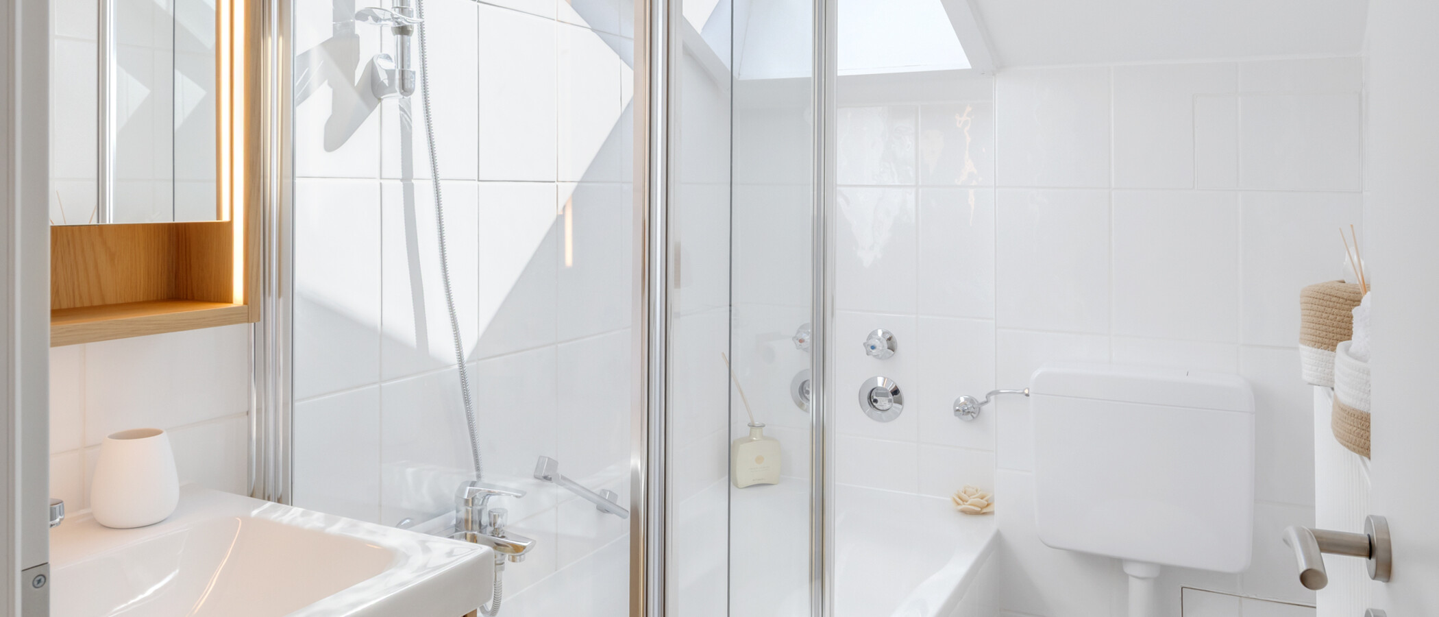 attic apartment Gmund am Tegernsee 02 bathroom 15021