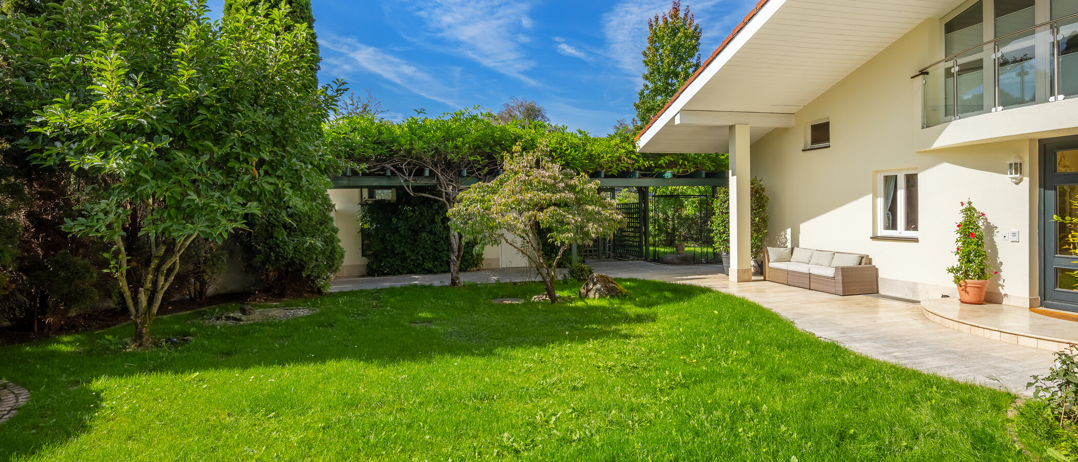 villa Grünwald 01 garden 15022