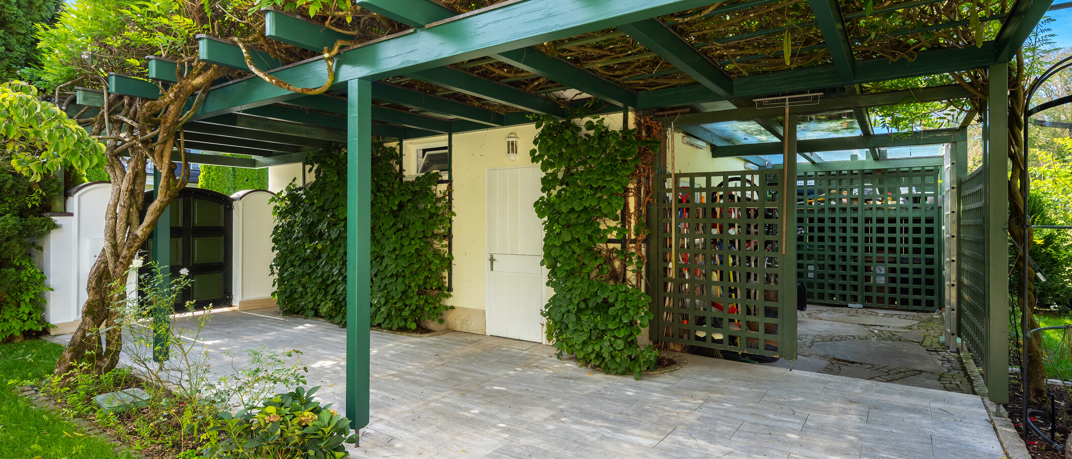 villa Grünwald 01 access way 15022