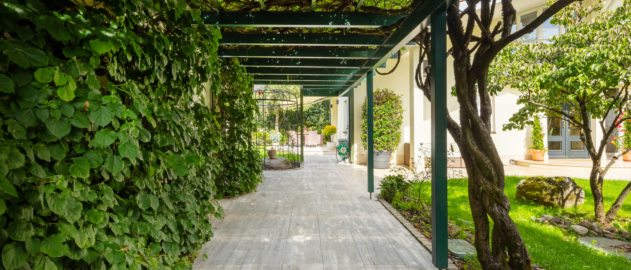 villa Grünwald 02 access way 15022
