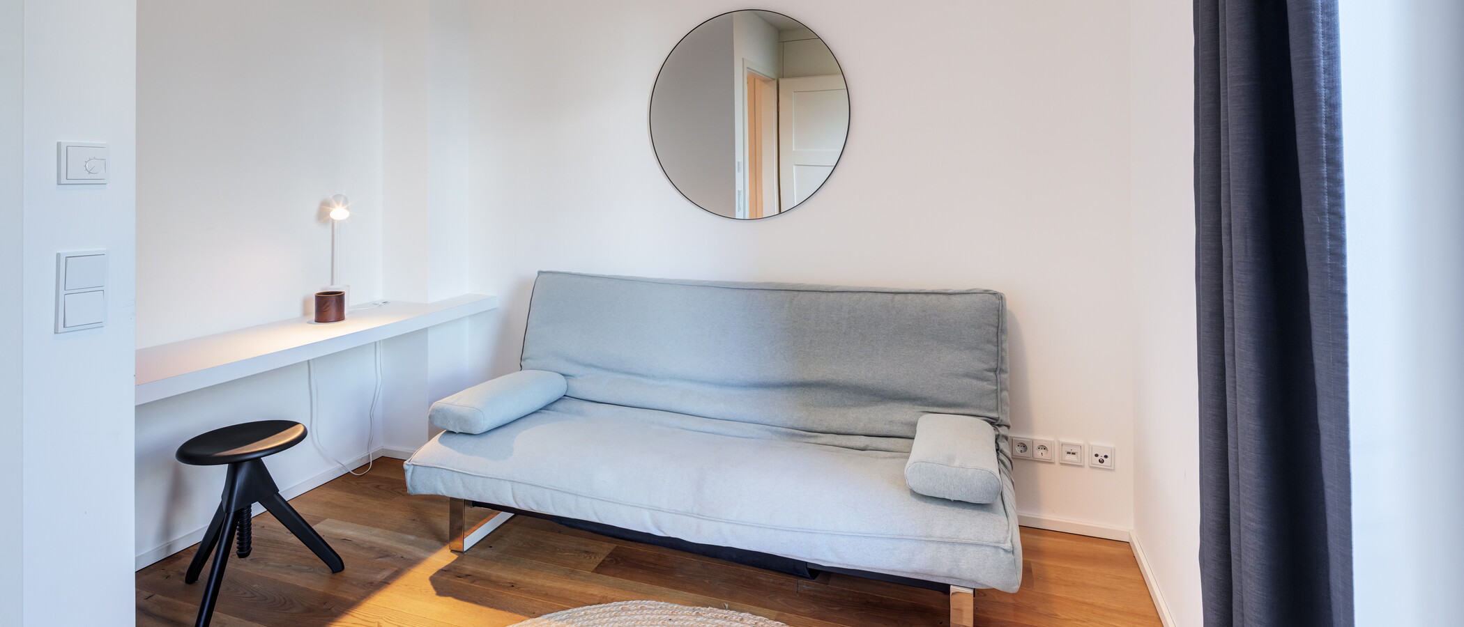 apartment München Schwanthalerhöhe 01 Workspace/Guestroom 15033