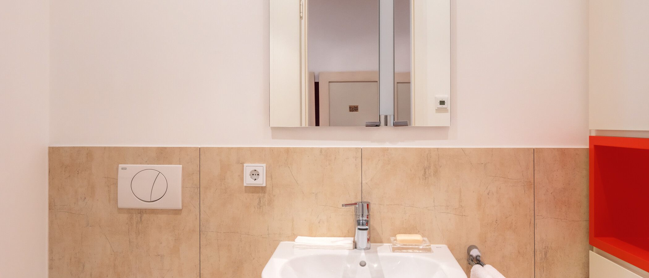 apartment München Isarvorstadt 01 guest toilet 15035