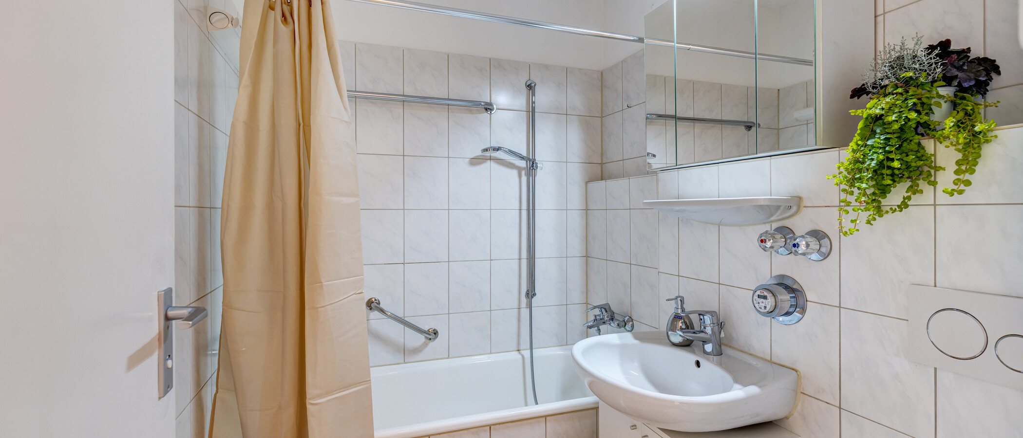 apartment München Waldtrudering 01 bathroom 15036