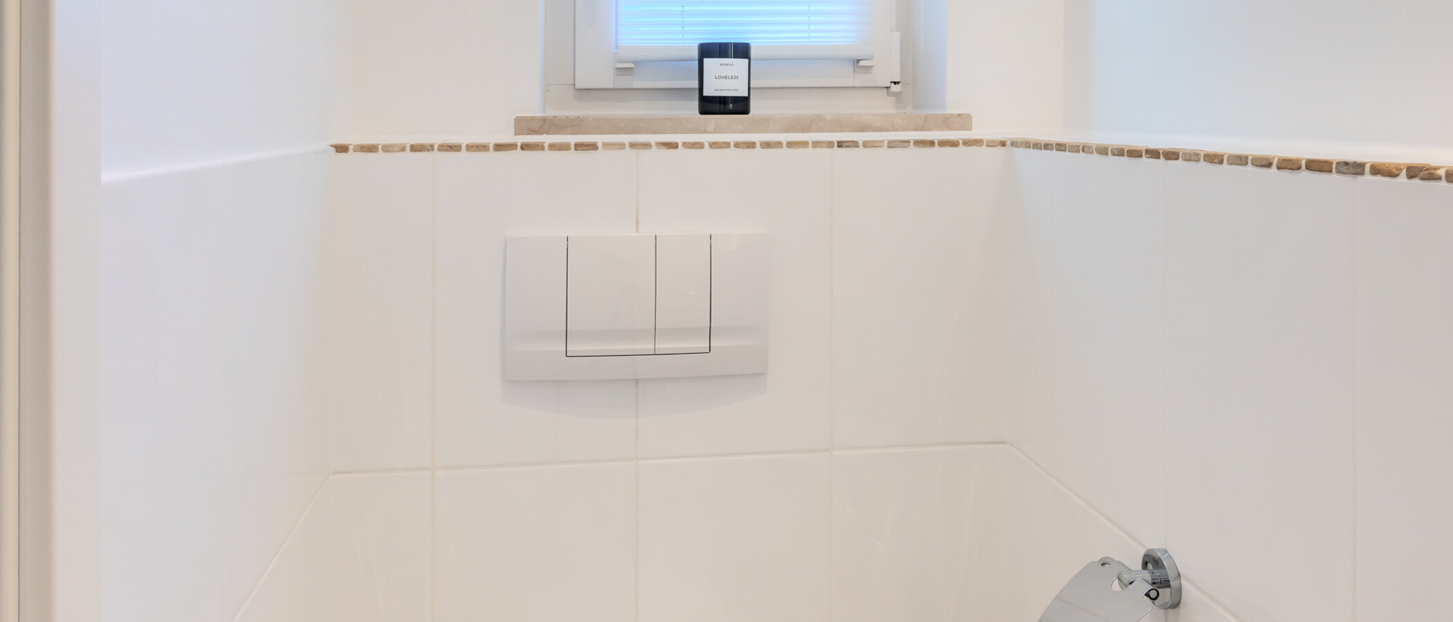 townhouse München Waldtrudering 01 guest toilet 15041