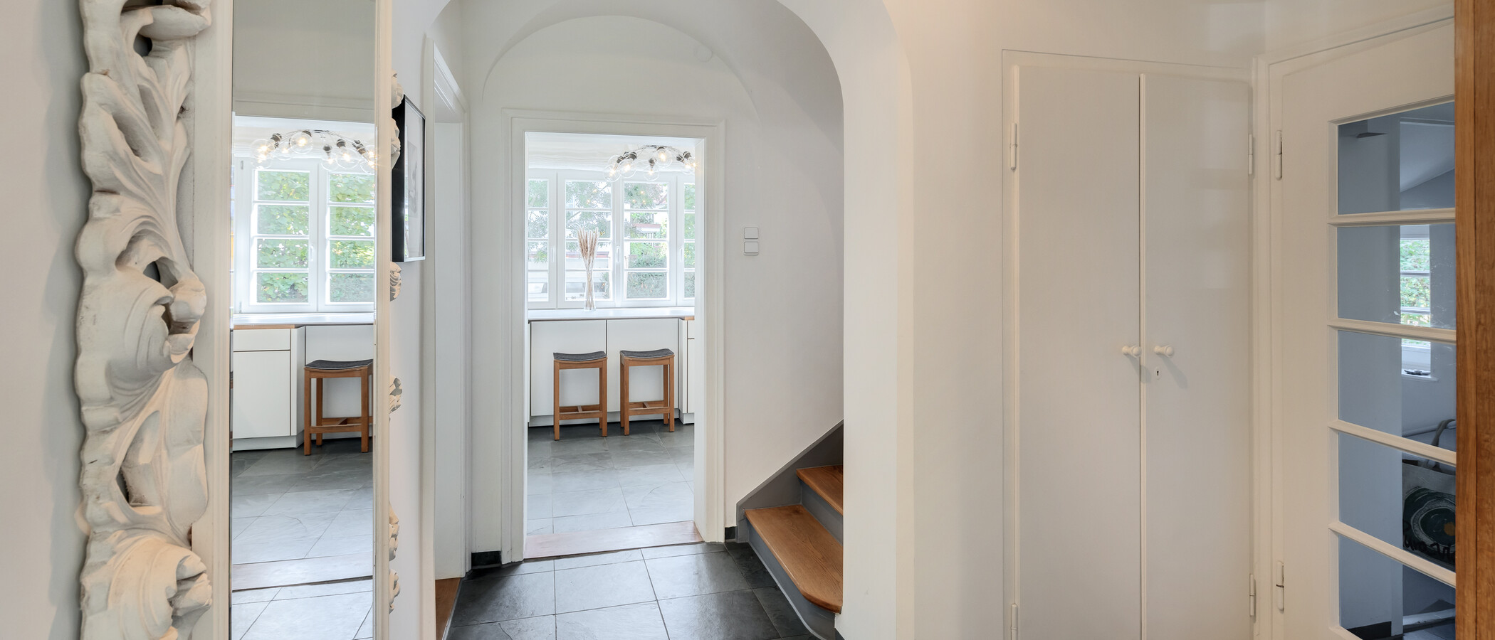 corner townhouse München Nymphenburg 03 hall 15047