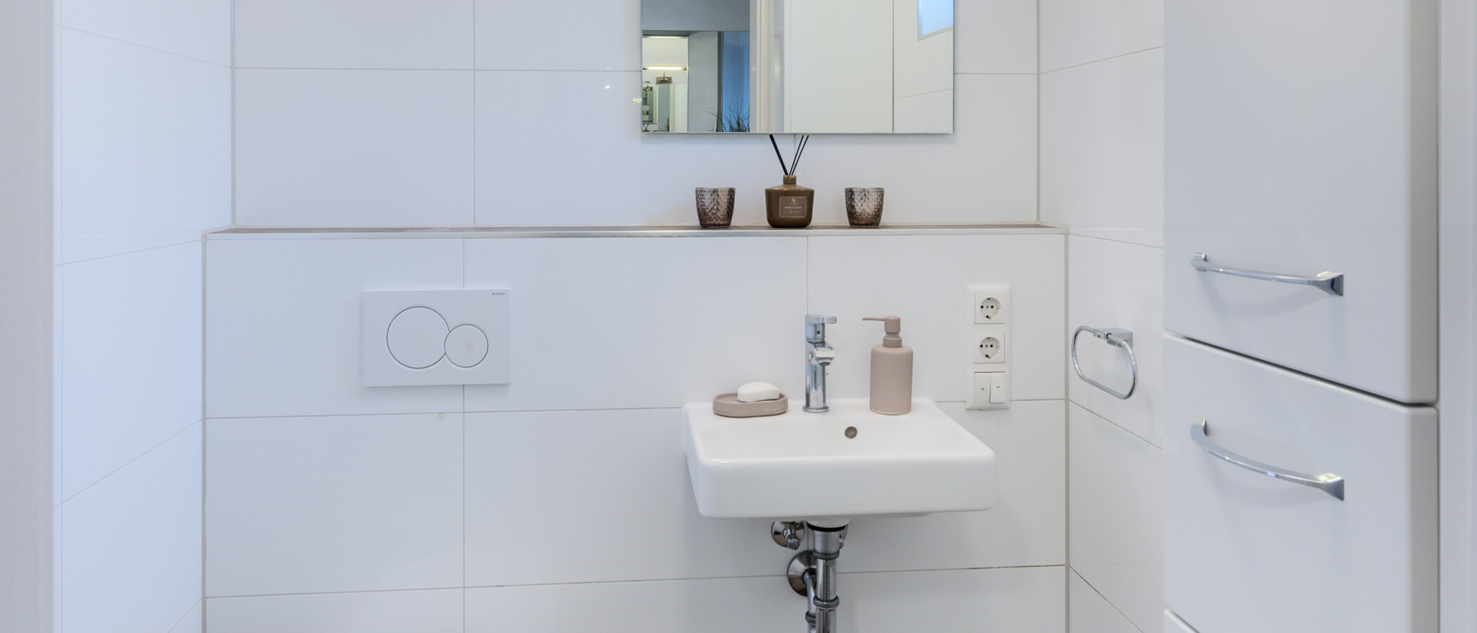 corner townhouse Dachau 01 guest toilet 15053