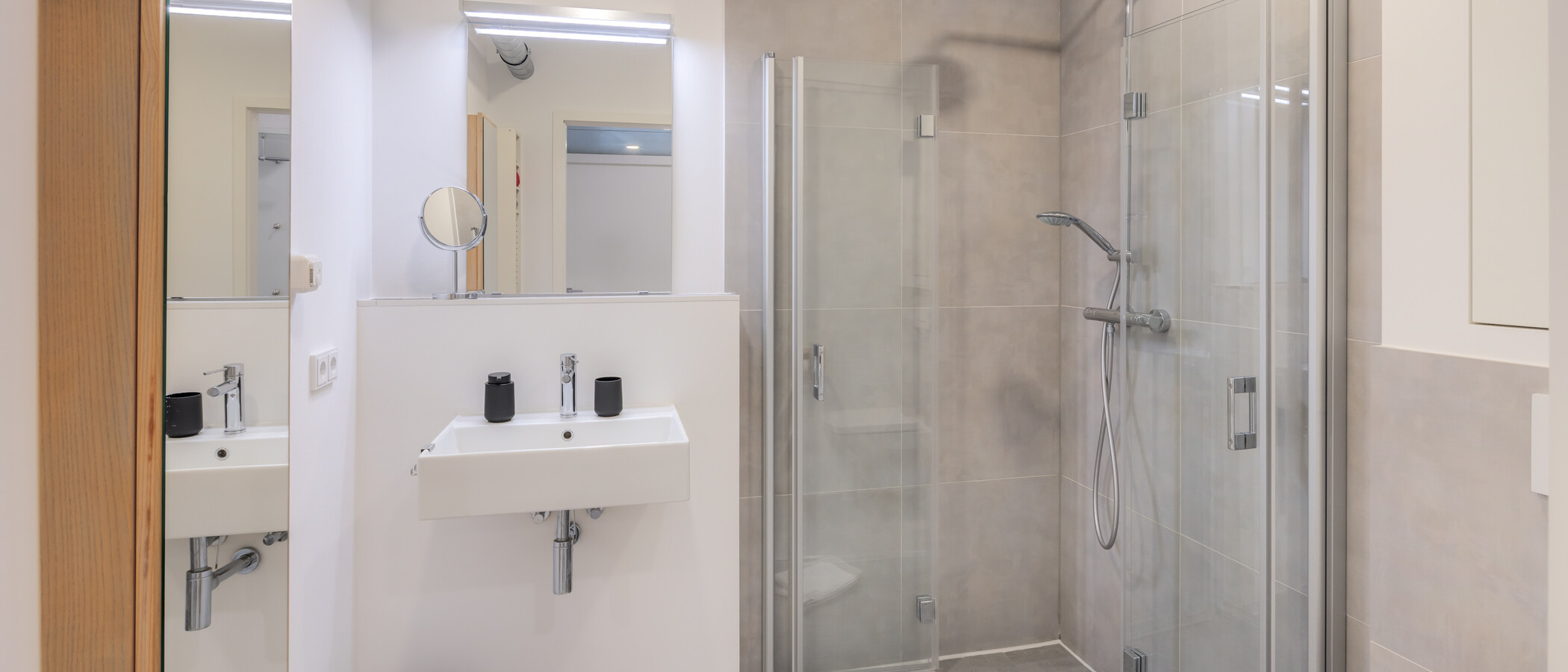 apartment Fahrenzhausen 01 bathroom 15056
