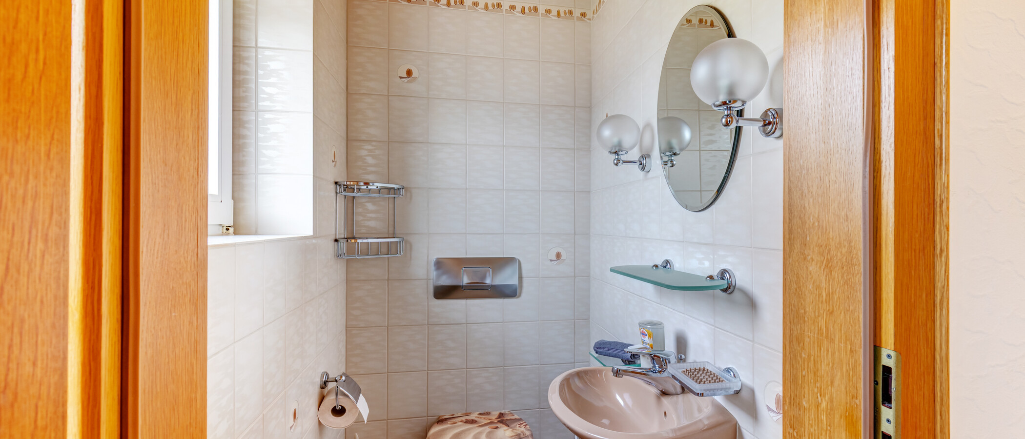 semi-detached house München Trudering 01 guest toilet 15059