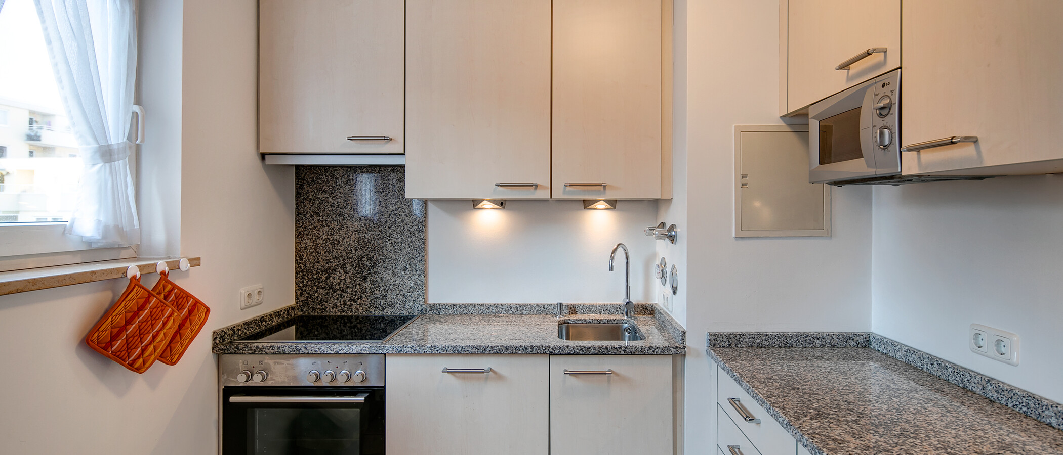 apartment München Glockenbachviertel 01 kitchen 1531