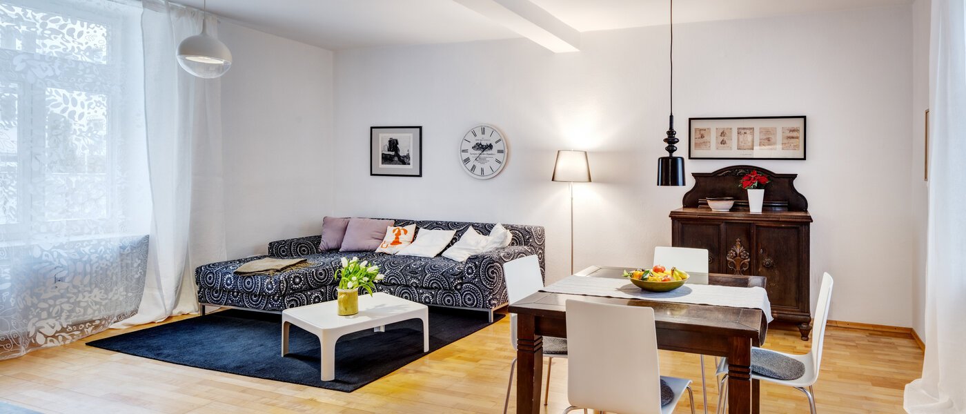 apartment München Neuhausen 01 living room 1537