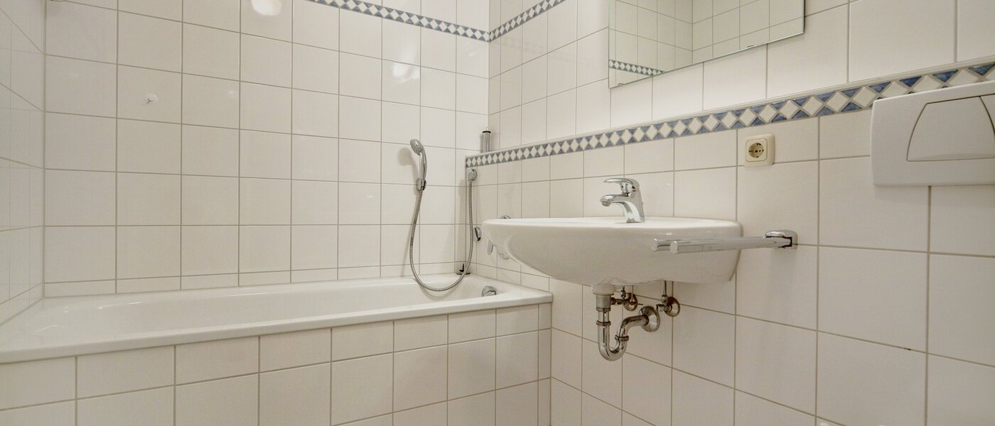 maisonette München Waldtrudering 01 bathroom 1557