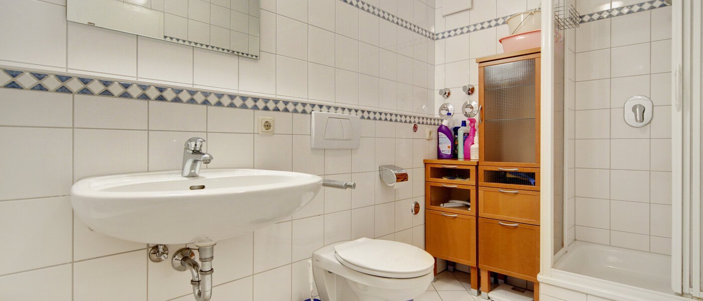 maisonette München Waldtrudering 02 bathroom 1557
