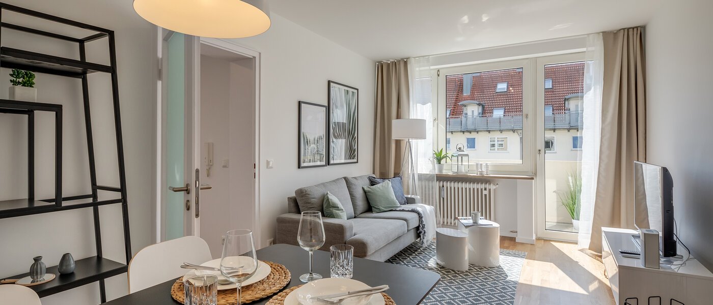 apartment München Schwabing-Georgenschwaige 01 living room 1561