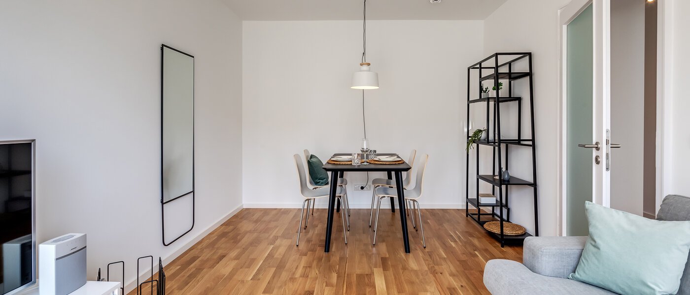 apartment München Schwabing-Georgenschwaige 04 living room 1561